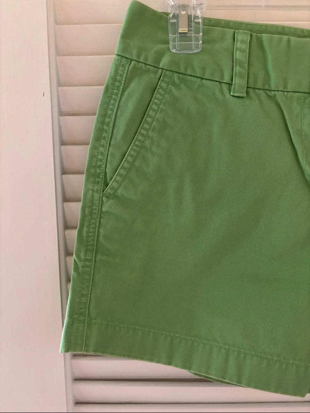 Vineyard Vines Women’s Kelly Green Chino Shorts Size 4 - Picture 2 of 5